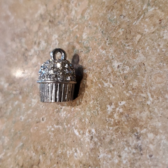 Cupcake Pendant - Picture 1 of 2